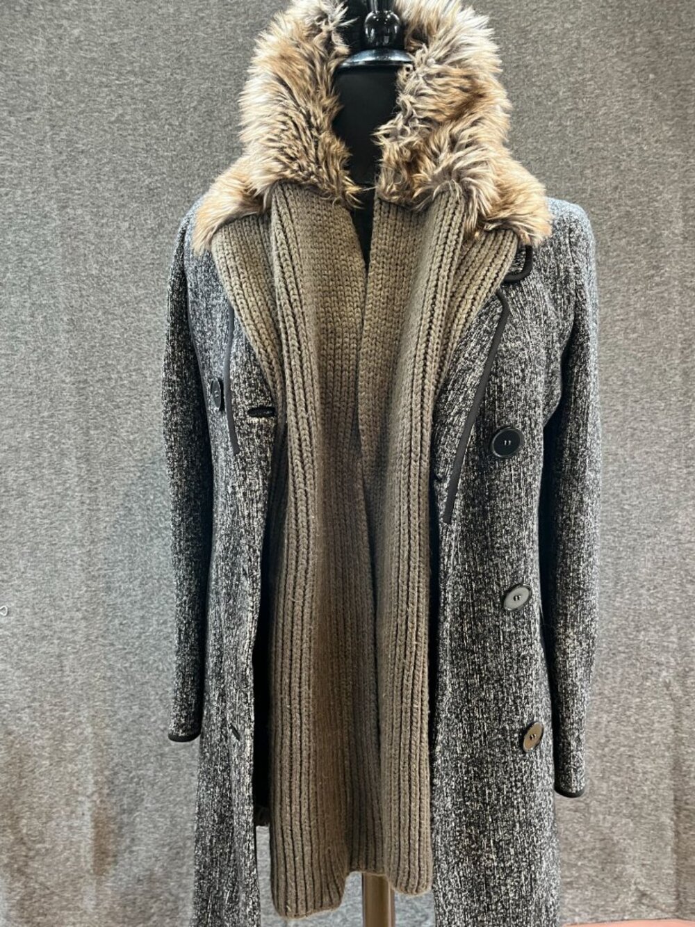 12x80 banana republic knit scarf with faux fur neck trim chocolate brown